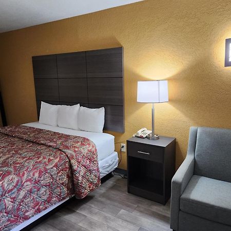 Days Inn by Wyndham Charlotte Northlake Eksteriør bilde
