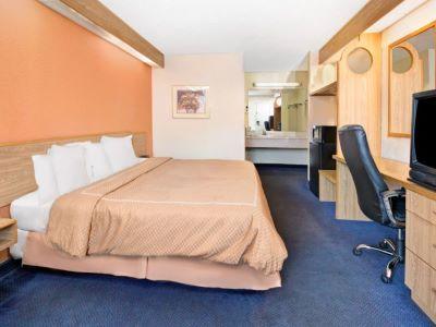 Days Inn by Wyndham Charlotte Northlake Eksteriør bilde