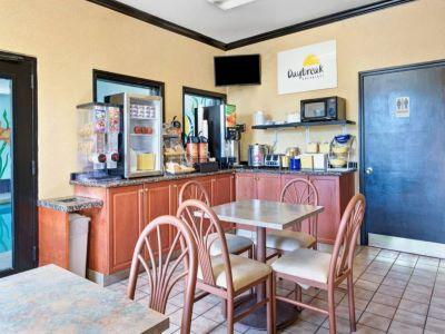 Days Inn by Wyndham Charlotte Northlake Eksteriør bilde