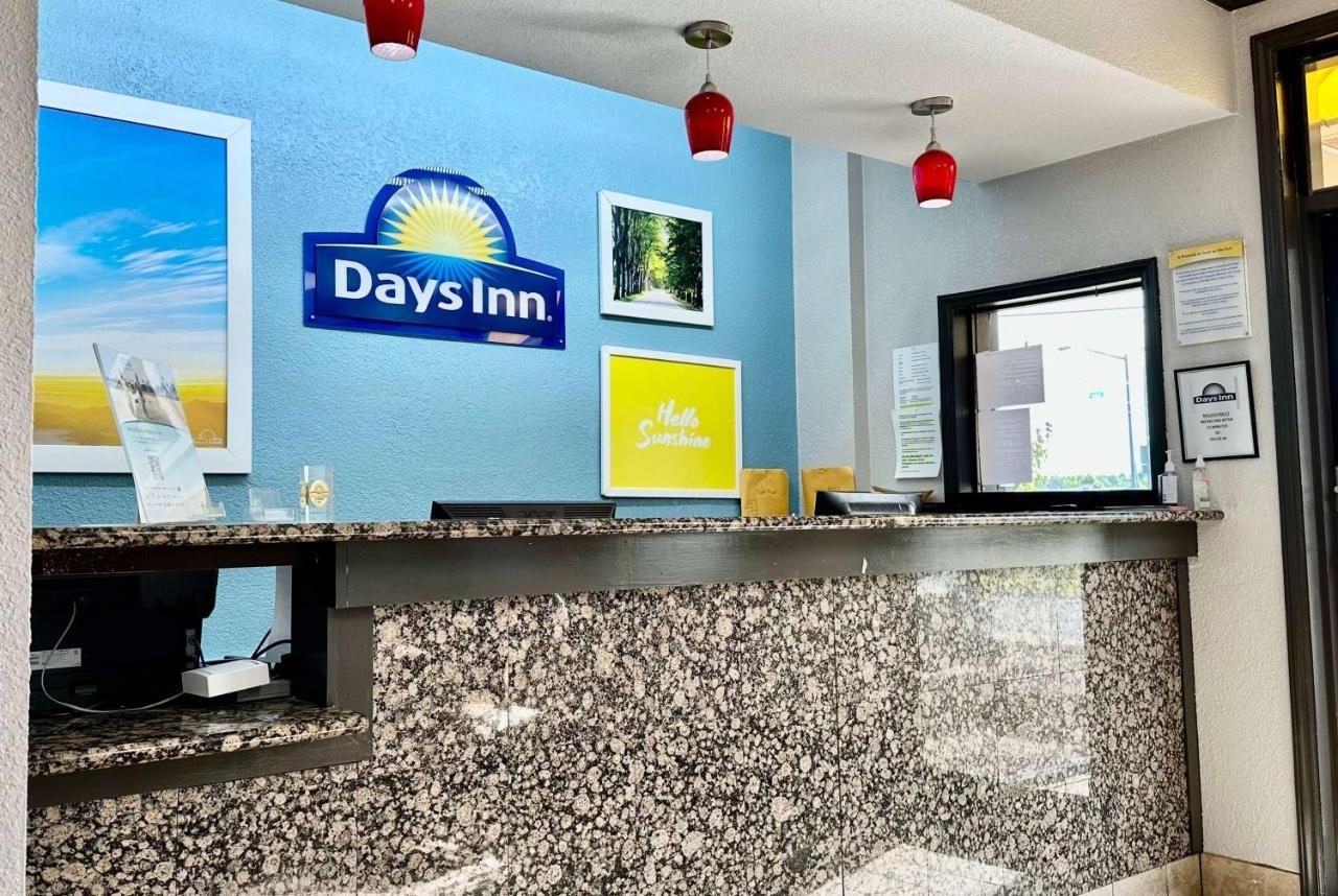 Days Inn by Wyndham Charlotte Northlake Eksteriør bilde