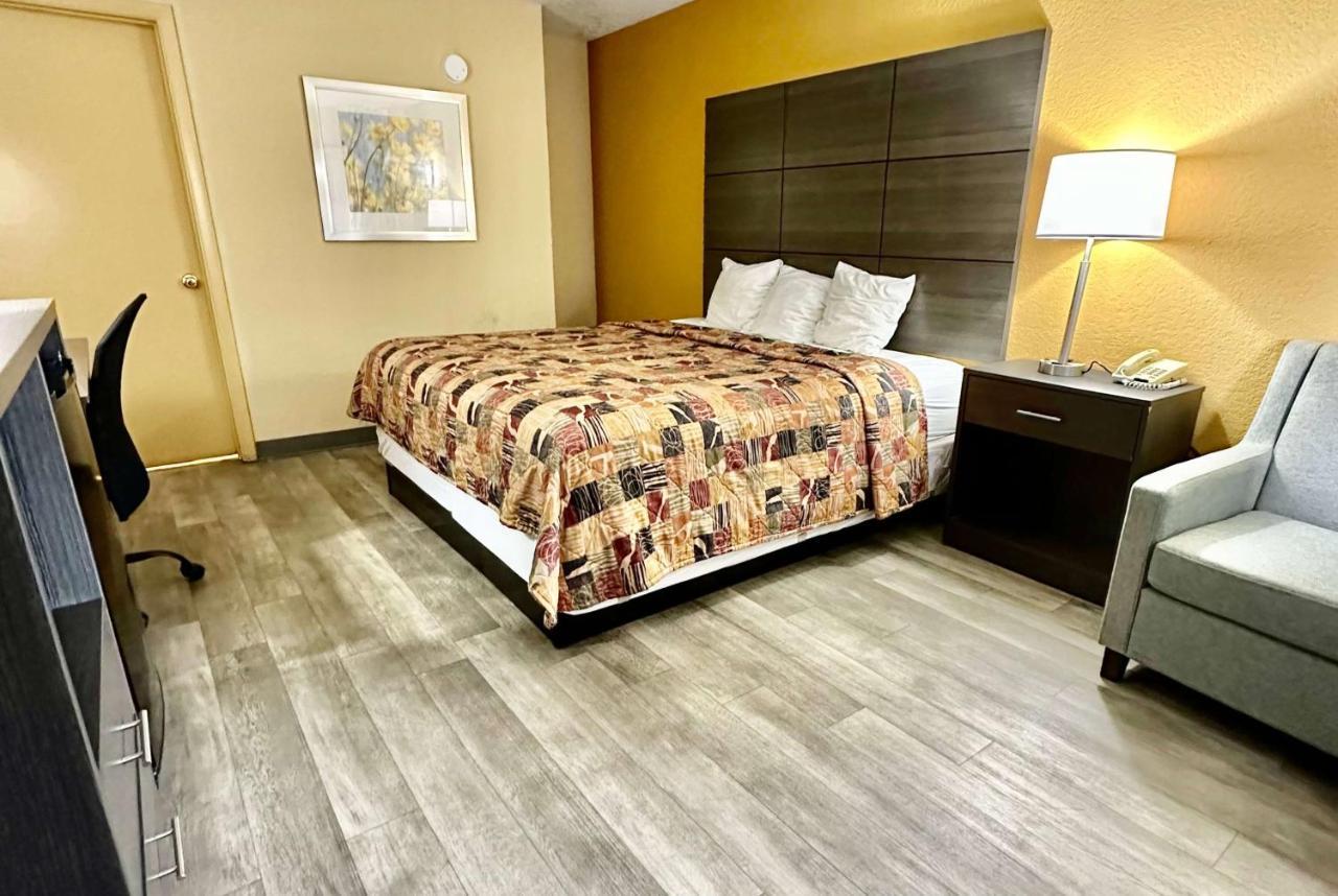 Days Inn by Wyndham Charlotte Northlake Eksteriør bilde