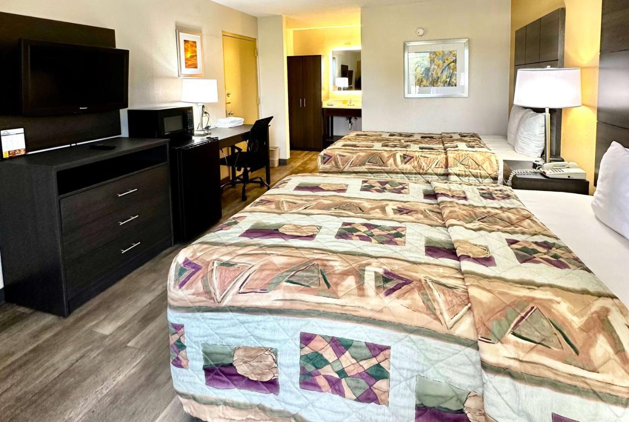 Days Inn by Wyndham Charlotte Northlake Eksteriør bilde