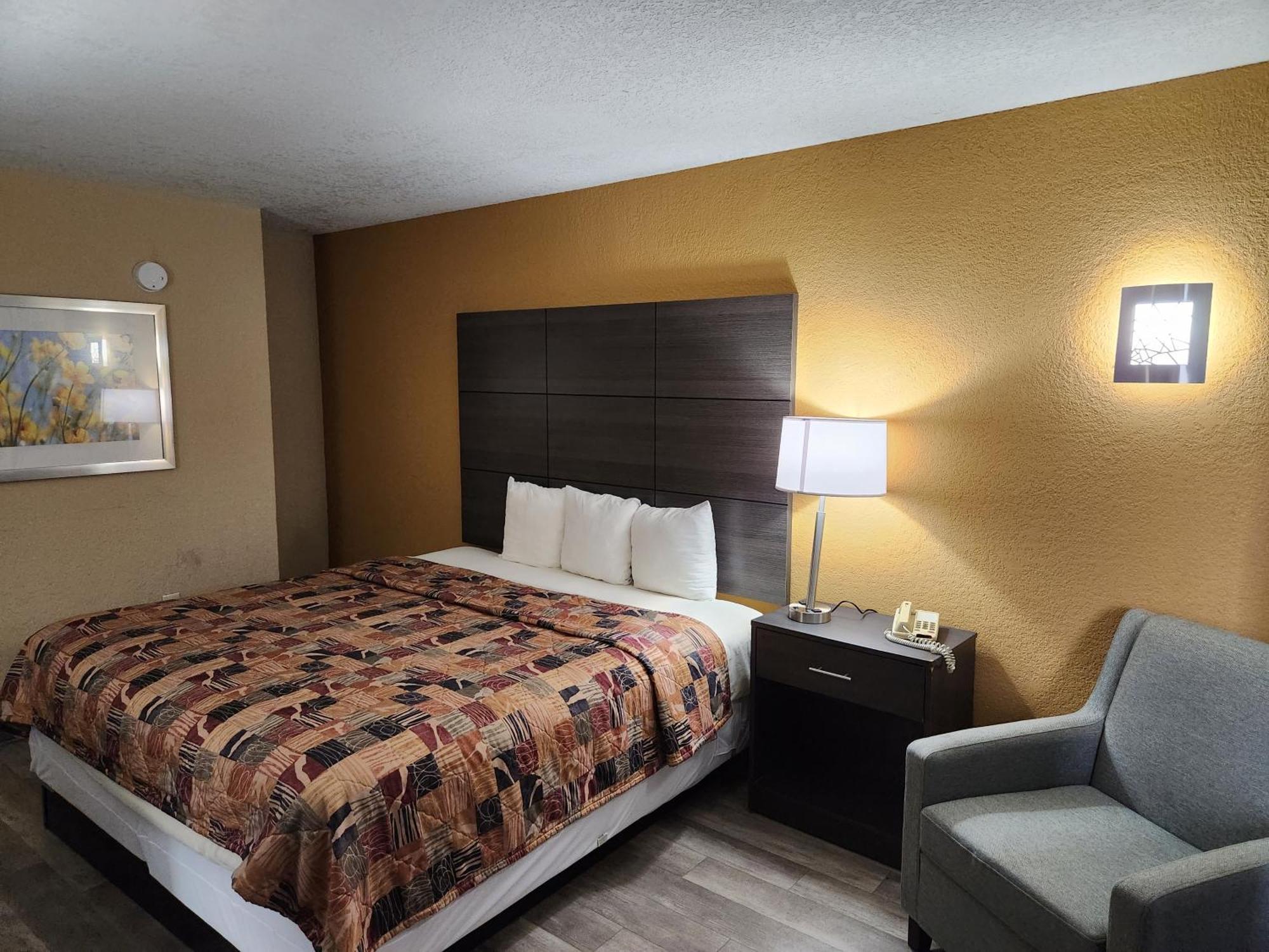 Days Inn by Wyndham Charlotte Northlake Eksteriør bilde